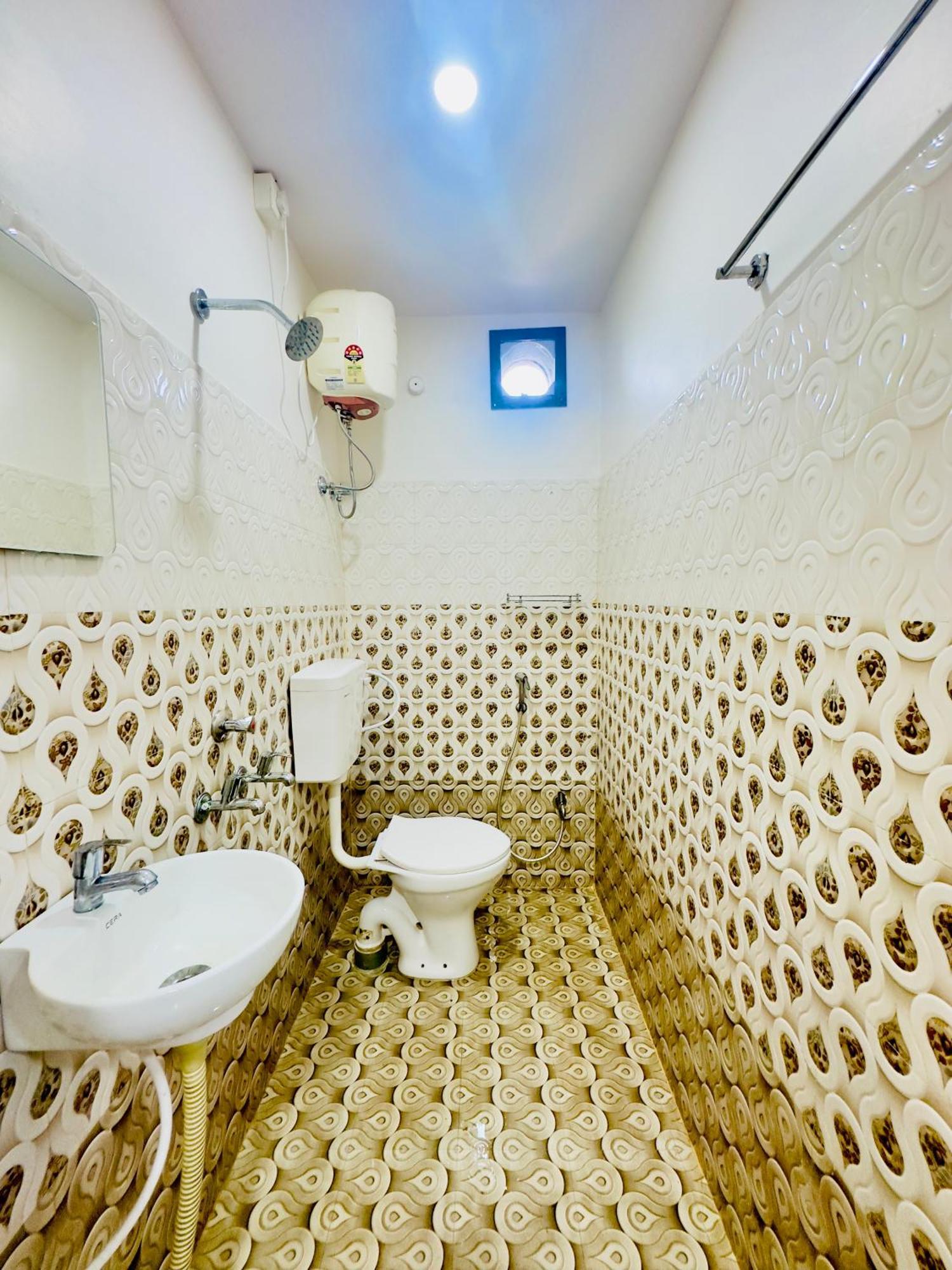 Sketch Family Restaurant & Rooms Visakhapatnam Exterior photo